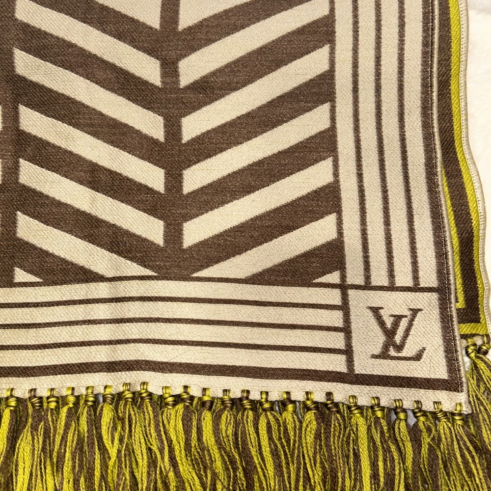 Louis Vuitton Brown & Green Chevron Wool Scarf - Picture 6 of 16